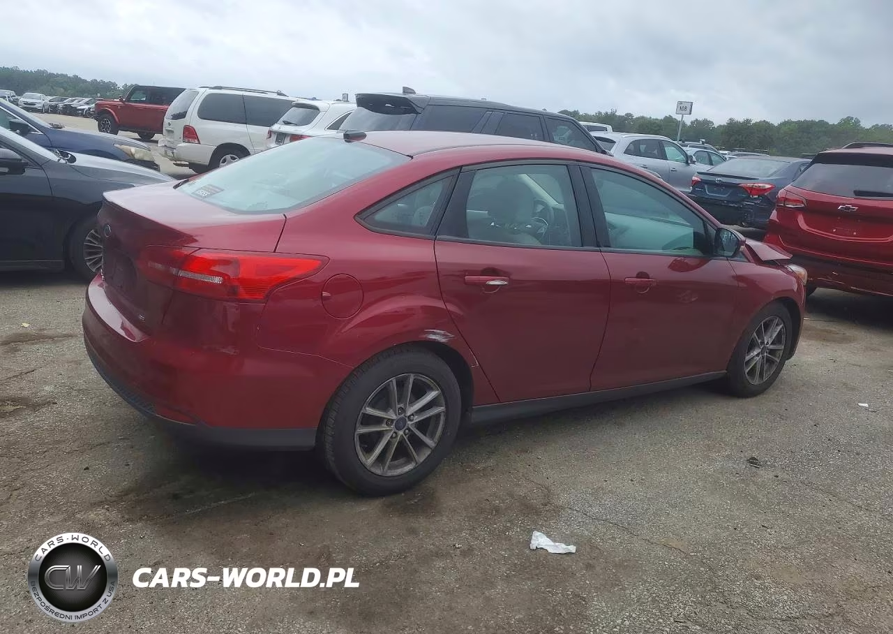2017 Ford Focus Se VIN:1FADP3F29HL221135 - 3