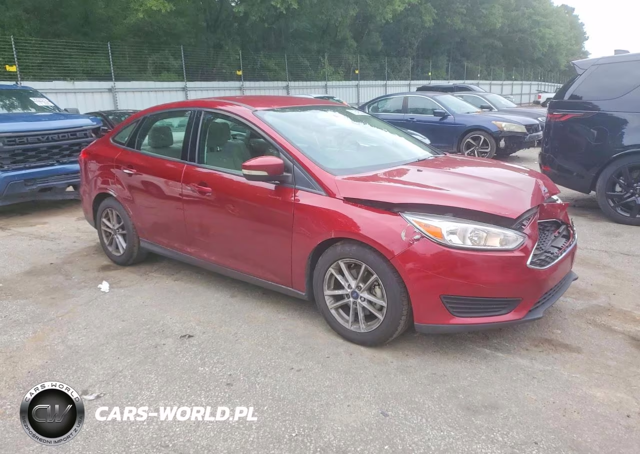 2017 Ford Focus Se VIN:1FADP3F29HL221135 - 4
