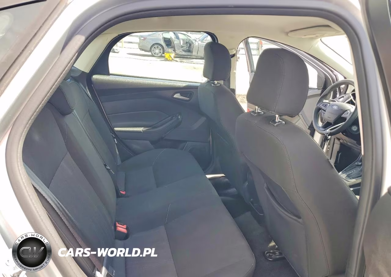 2017 Ford Focus Se VIN:1FADP3F26HL337845 - 10