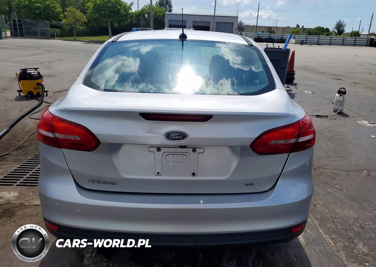 2017 Ford Focus Se VIN:1FADP3F26HL337845 - 6