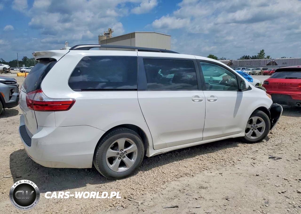 2019 Toyota Sienna Le VIN:5TDKZ3DC7KS986504 - 3
