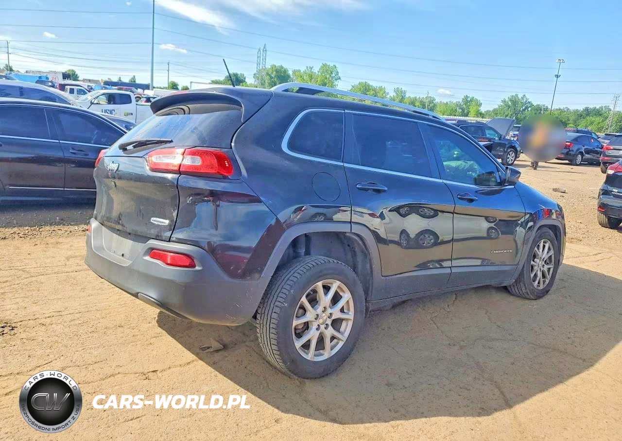 2017 Jeep Cherokee Latitude VIN:1C4PJLCB4HW573325 - 3