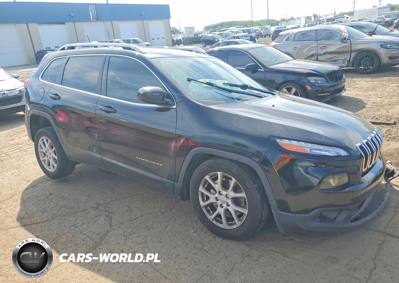 2017 Jeep Cherokee Latitude VIN:1C4PJLCB4HW573325 - 4