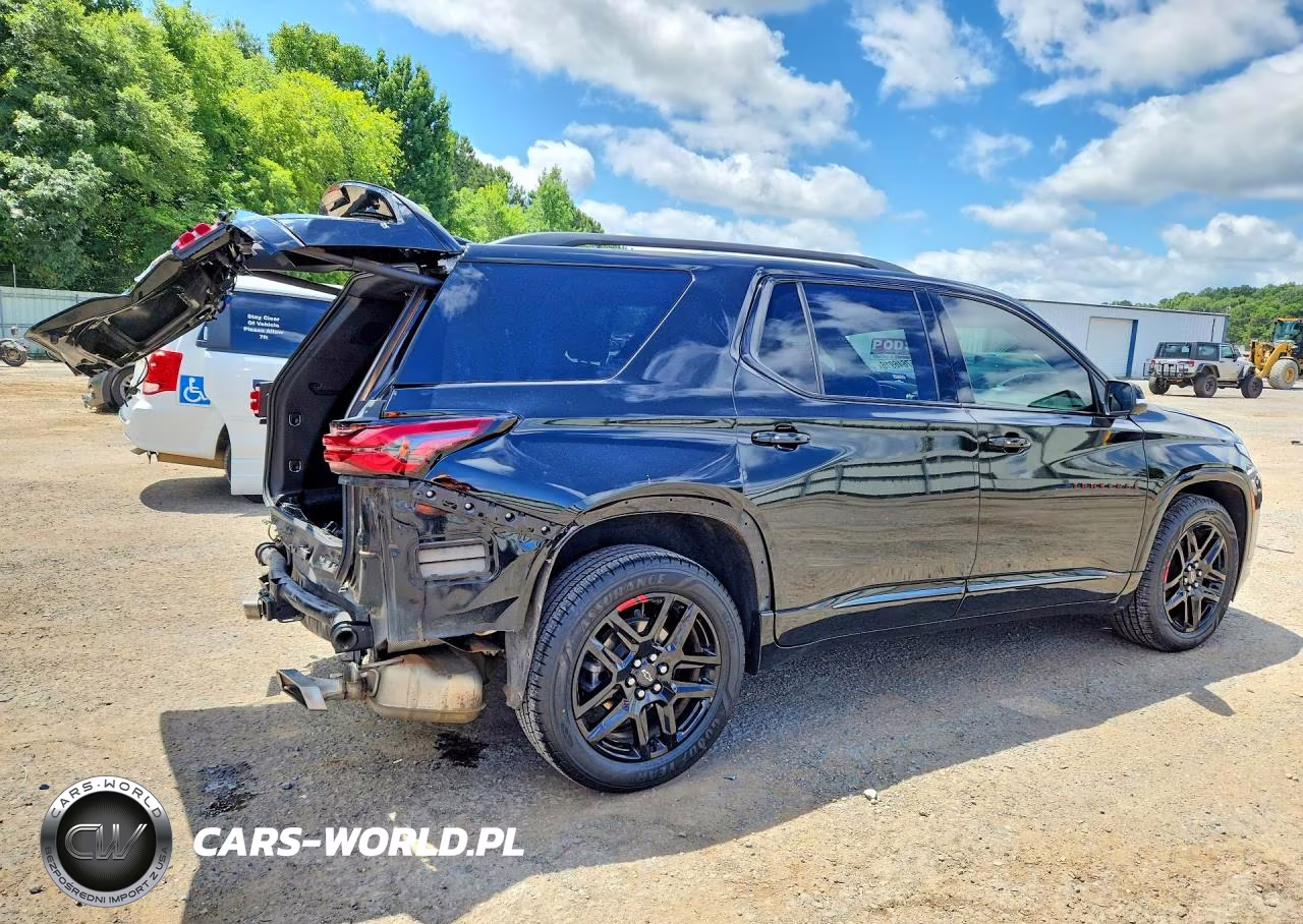 2023 Chevrolet Traverse Premier VIN:1GNERKKWXPJ140576 - 3