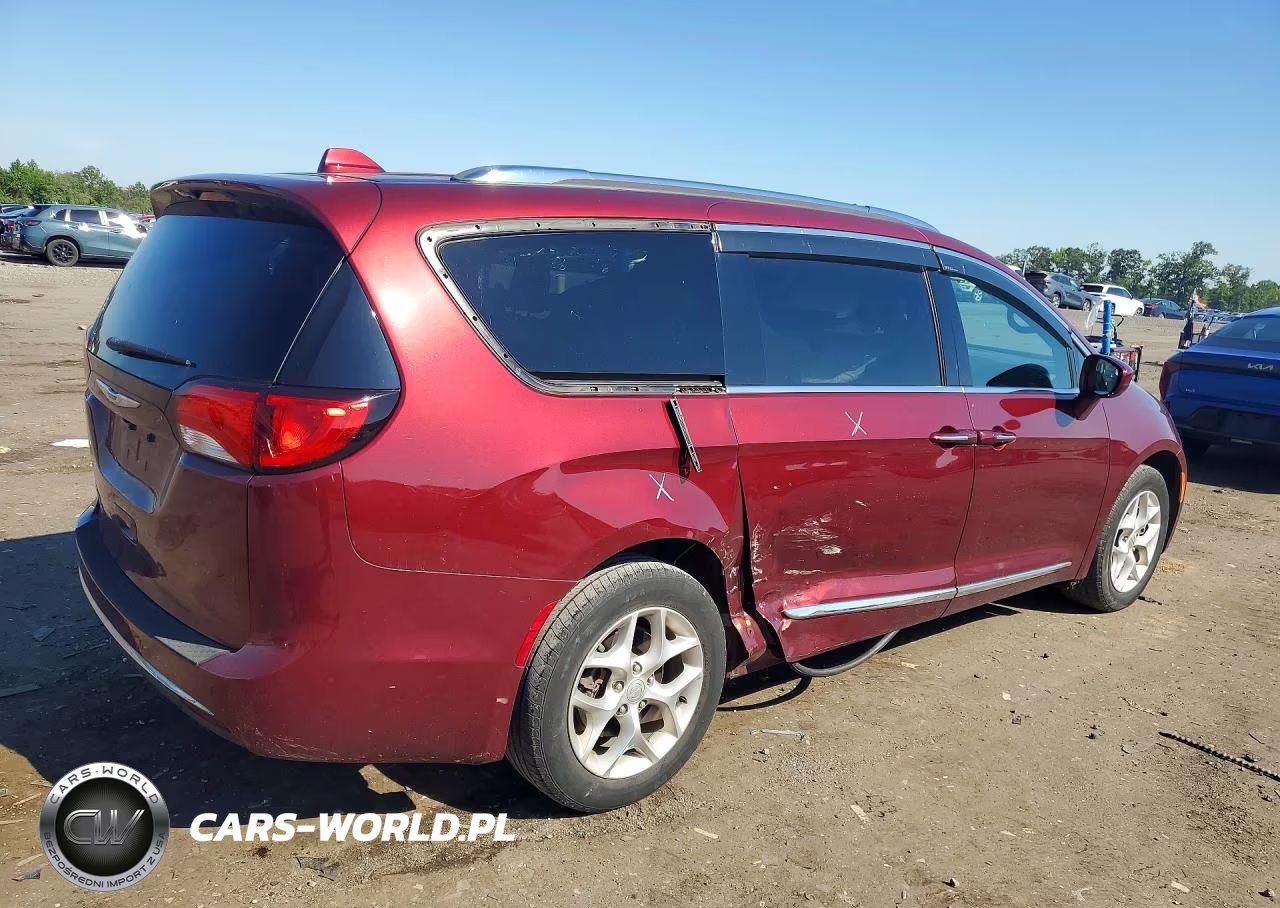 2020 Chrysler Pacifica Touring L VIN:2C4RC1BG2LR106118 - 3