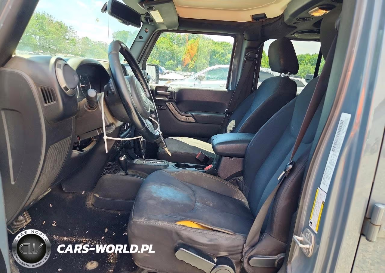 2014 Jeep Wrangler Unlimited Sport VIN:1C4BJWDG3EL163389 - 7