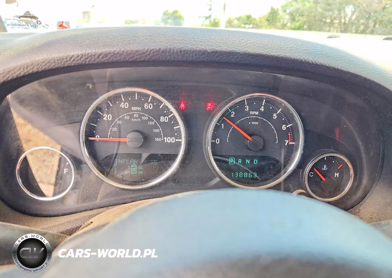 2014 Jeep Wrangler Unlimited Sport VIN:1C4BJWDG3EL163389 - 9