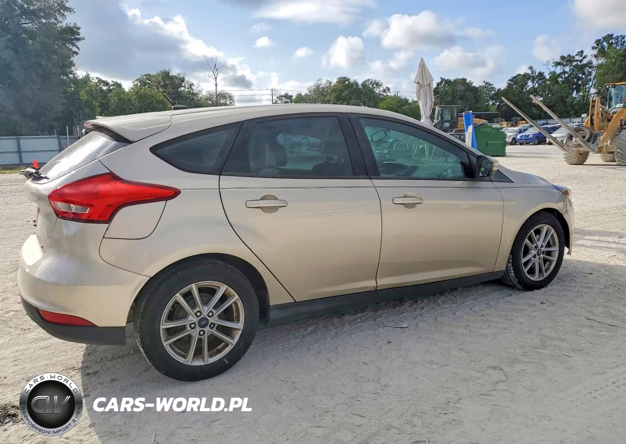 2017 Ford Focus Se VIN:1FADP3K26HL241963 - 3