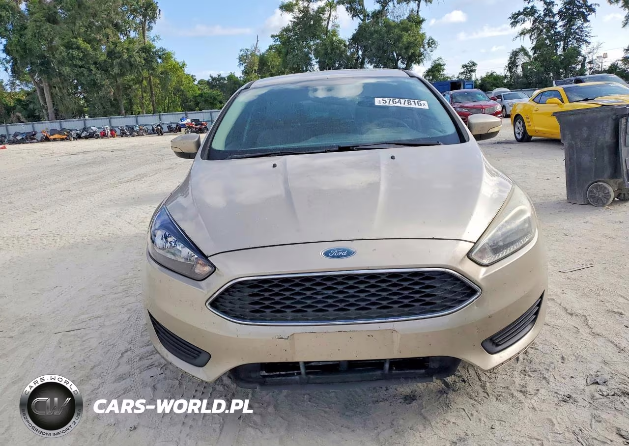 2017 Ford Focus Se VIN:1FADP3K26HL241963 - 5