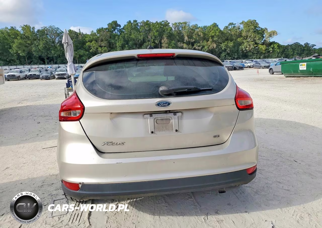2017 Ford Focus Se VIN:1FADP3K26HL241963 - 6