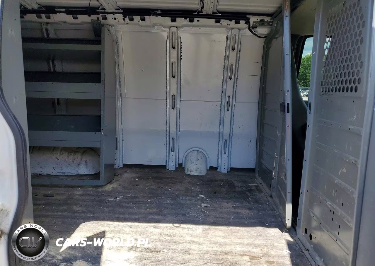 2015 Chevrolet Express G2500 VIN:1GCWGFCF9F1204968 - 11