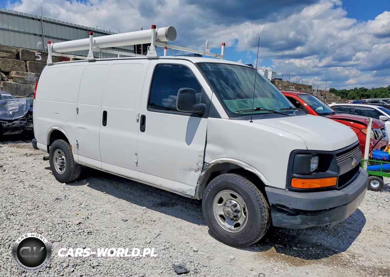 2015 Chevrolet Express G2500 VIN:1GCWGFCF9F1204968 - 4
