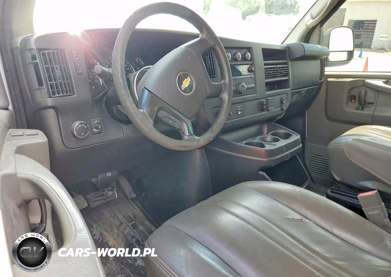 2015 Chevrolet Express G2500 VIN:1GCWGFCF9F1204968 - 8