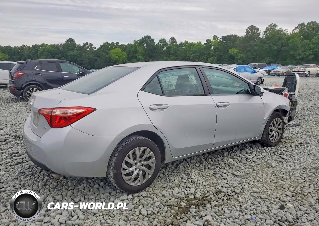 2018 Toyota Corolla Le VIN:2T1BURHE4JC115192 - 3
