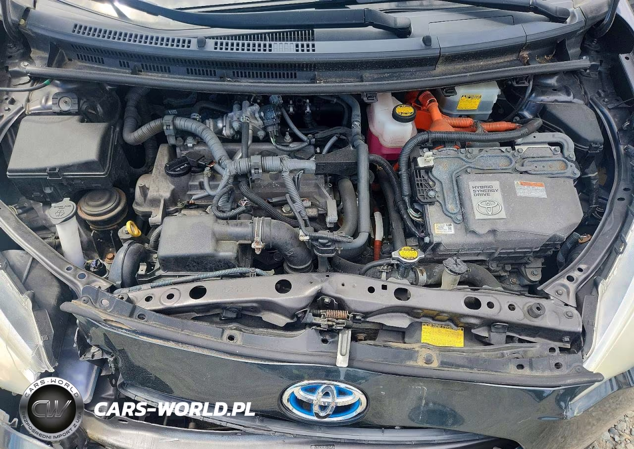 2013 Toyota Prius C Three VIN:JTDKDTB38D1054524 - 11
