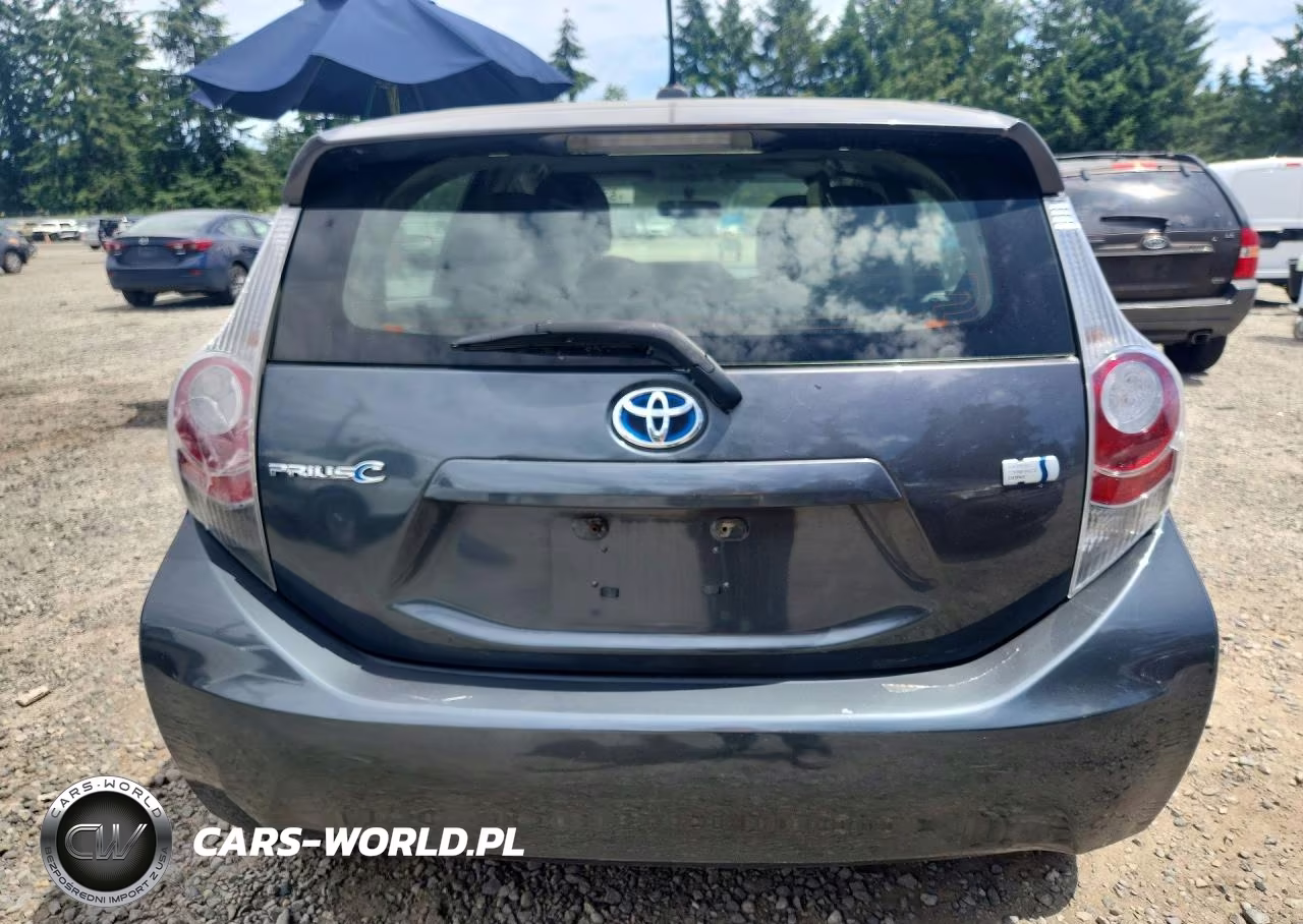 2013 Toyota Prius C Three VIN:JTDKDTB38D1054524 - 6
