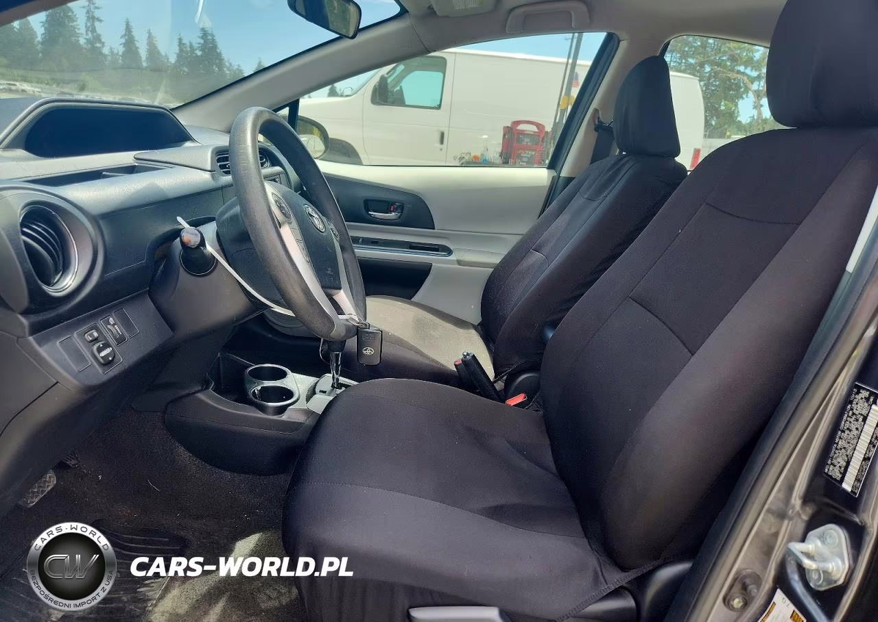 2013 Toyota Prius C Three VIN:JTDKDTB38D1054524 - 7
