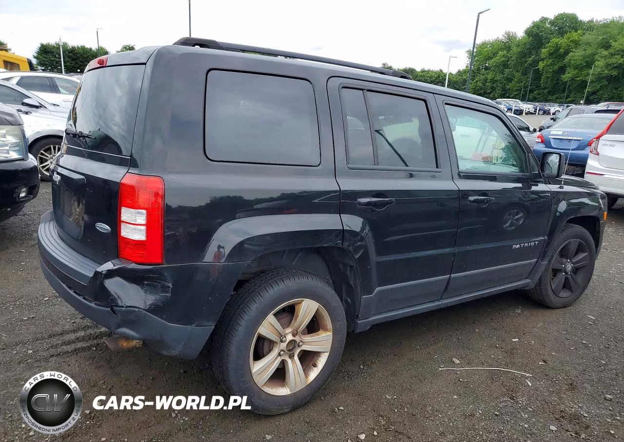 2016 Jeep Patriot Latitude VIN:1C4NJPFA2GD792361 - 3