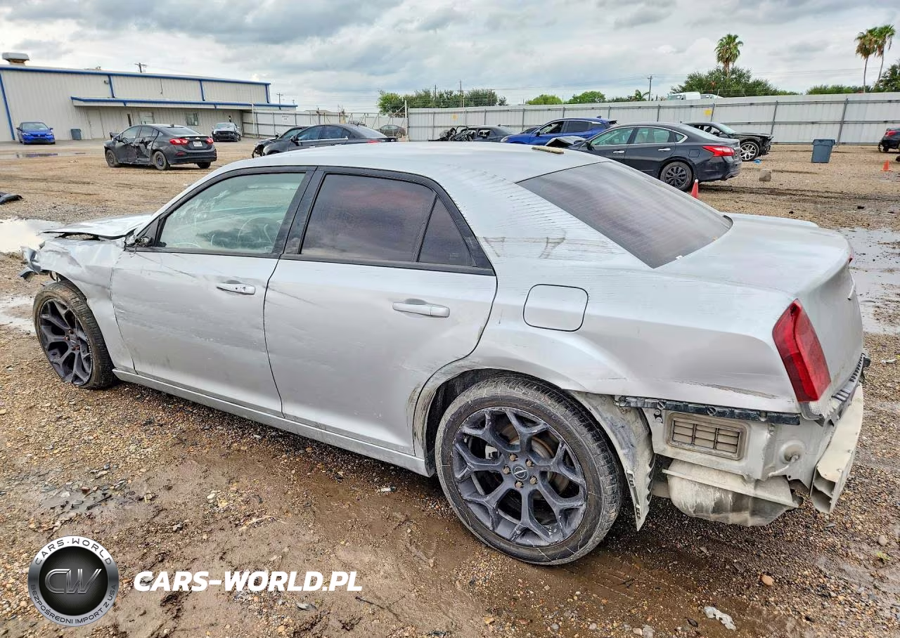 2019 Chrysler 300 Touring VIN:2C3CCAAG9KH727131 - 2