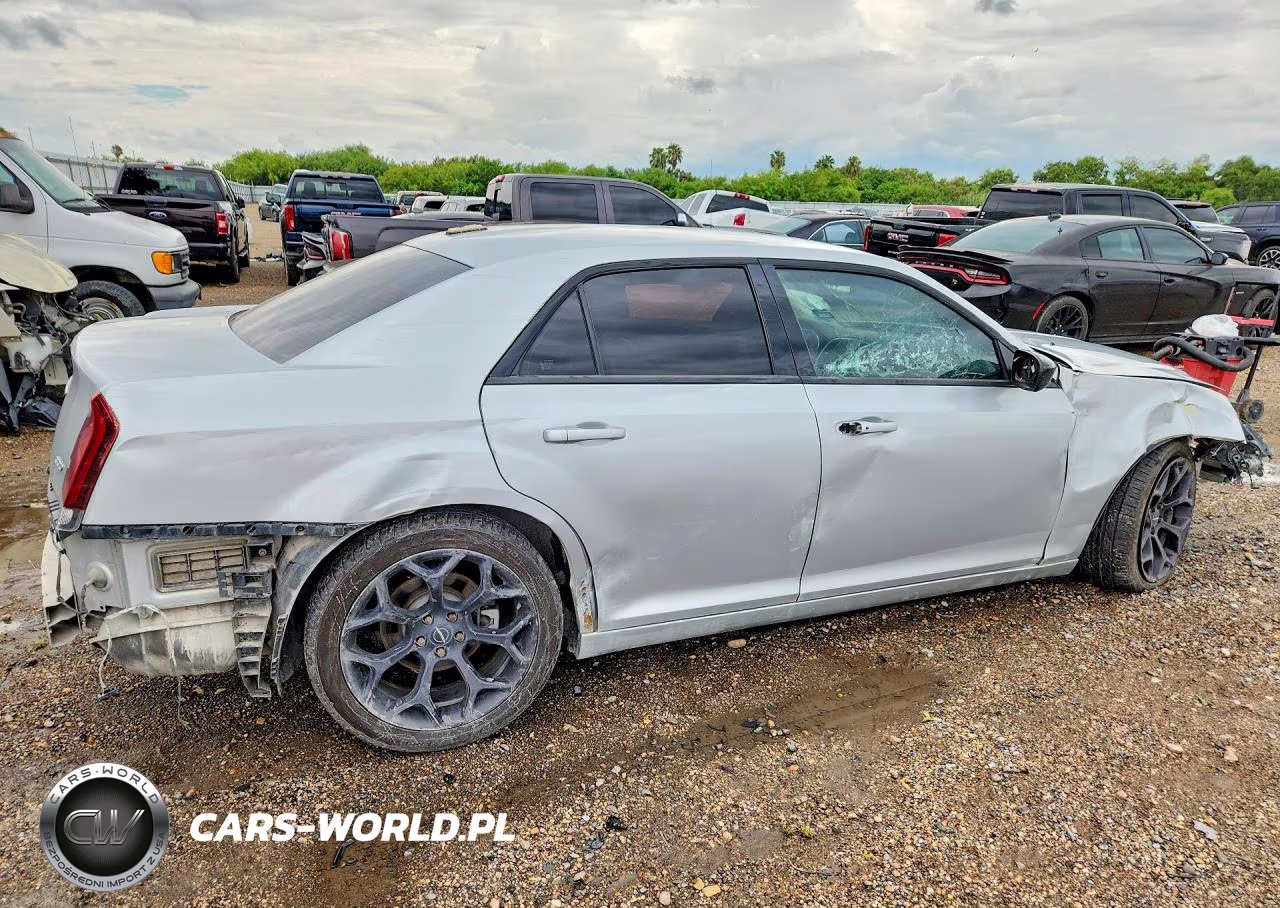 2019 Chrysler 300 Touring VIN:2C3CCAAG9KH727131 - 3