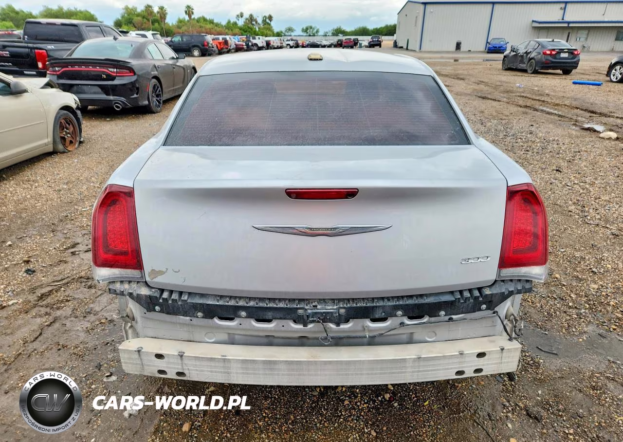 2019 Chrysler 300 Touring VIN:2C3CCAAG9KH727131 - 6