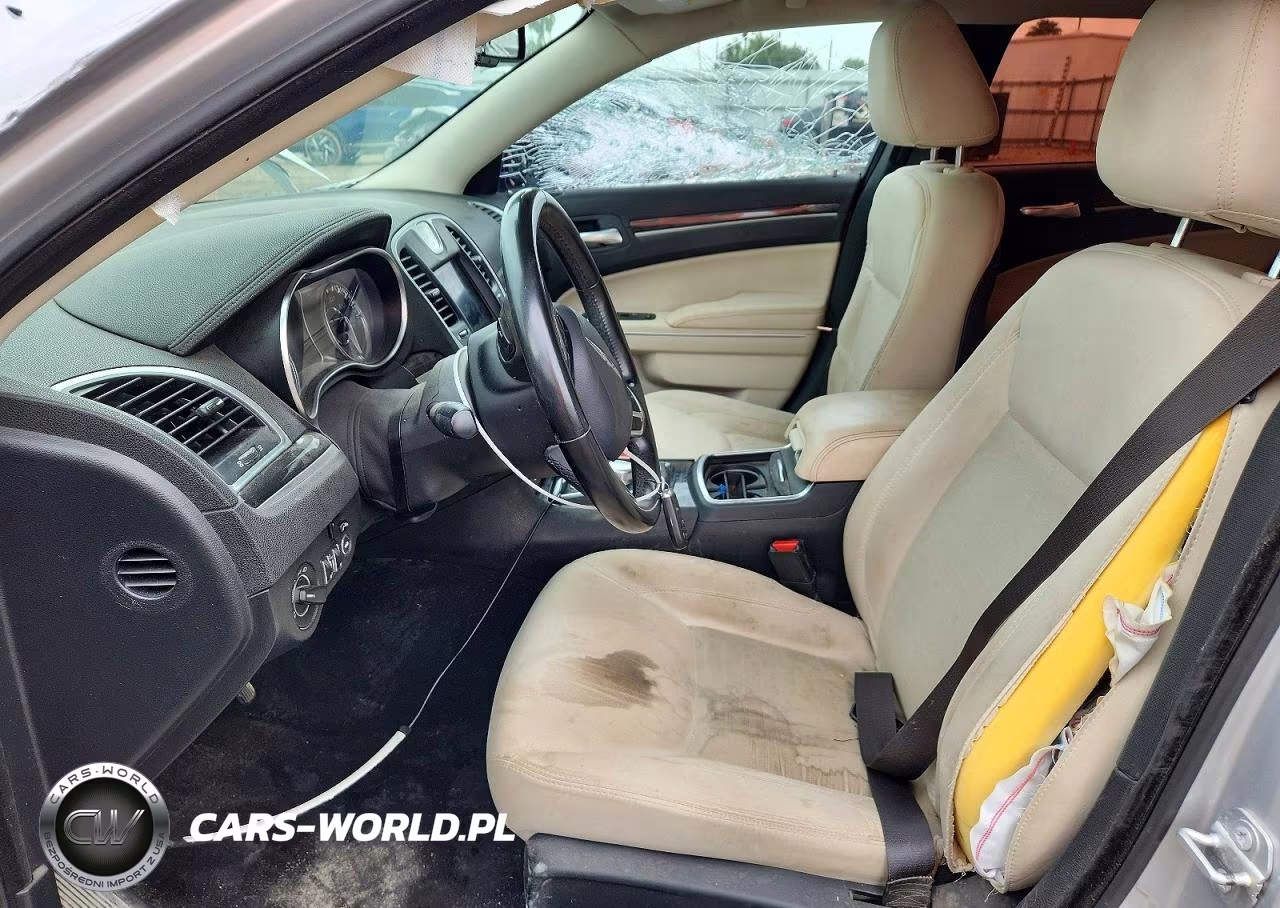 2019 Chrysler 300 Touring VIN:2C3CCAAG9KH727131 - 7