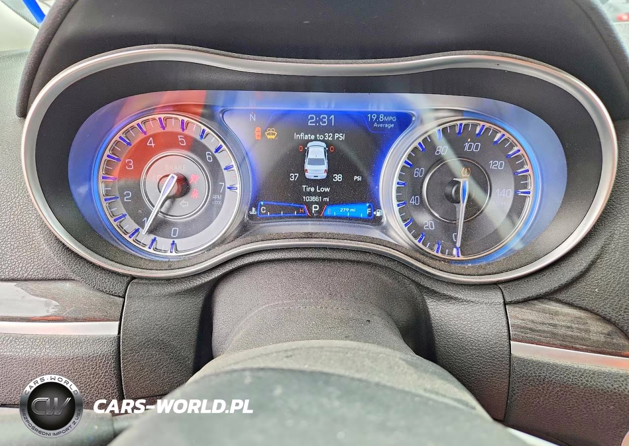 2019 Chrysler 300 Touring VIN:2C3CCAAG9KH727131 - 9