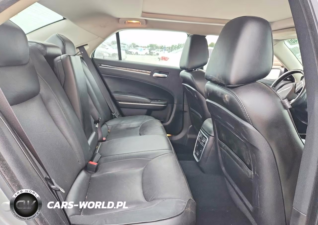 2020 Chrysler 300 Limited VIN:2C3CCAKGXLH142042 - 10