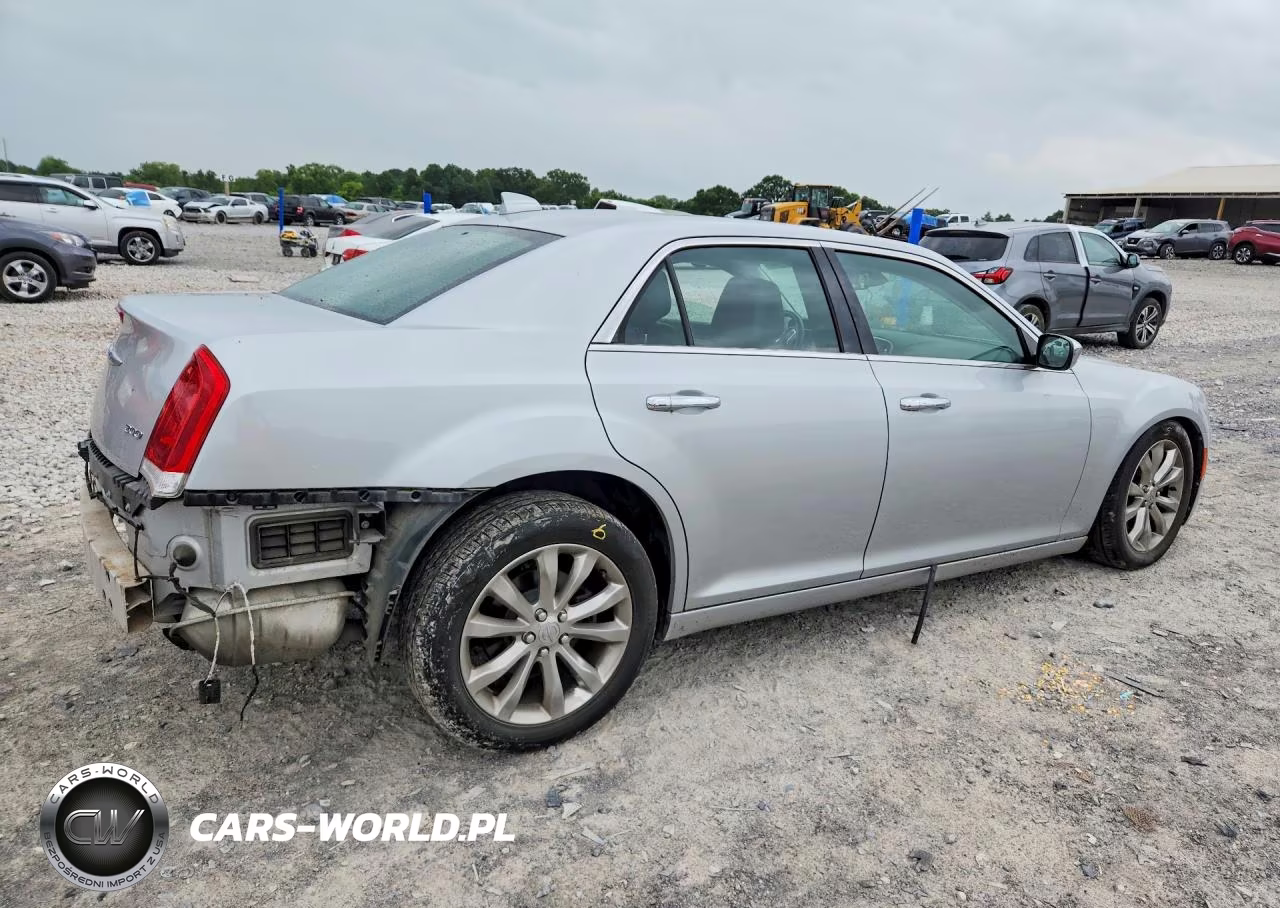 2020 Chrysler 300 Limited VIN:2C3CCAKGXLH142042 - 3