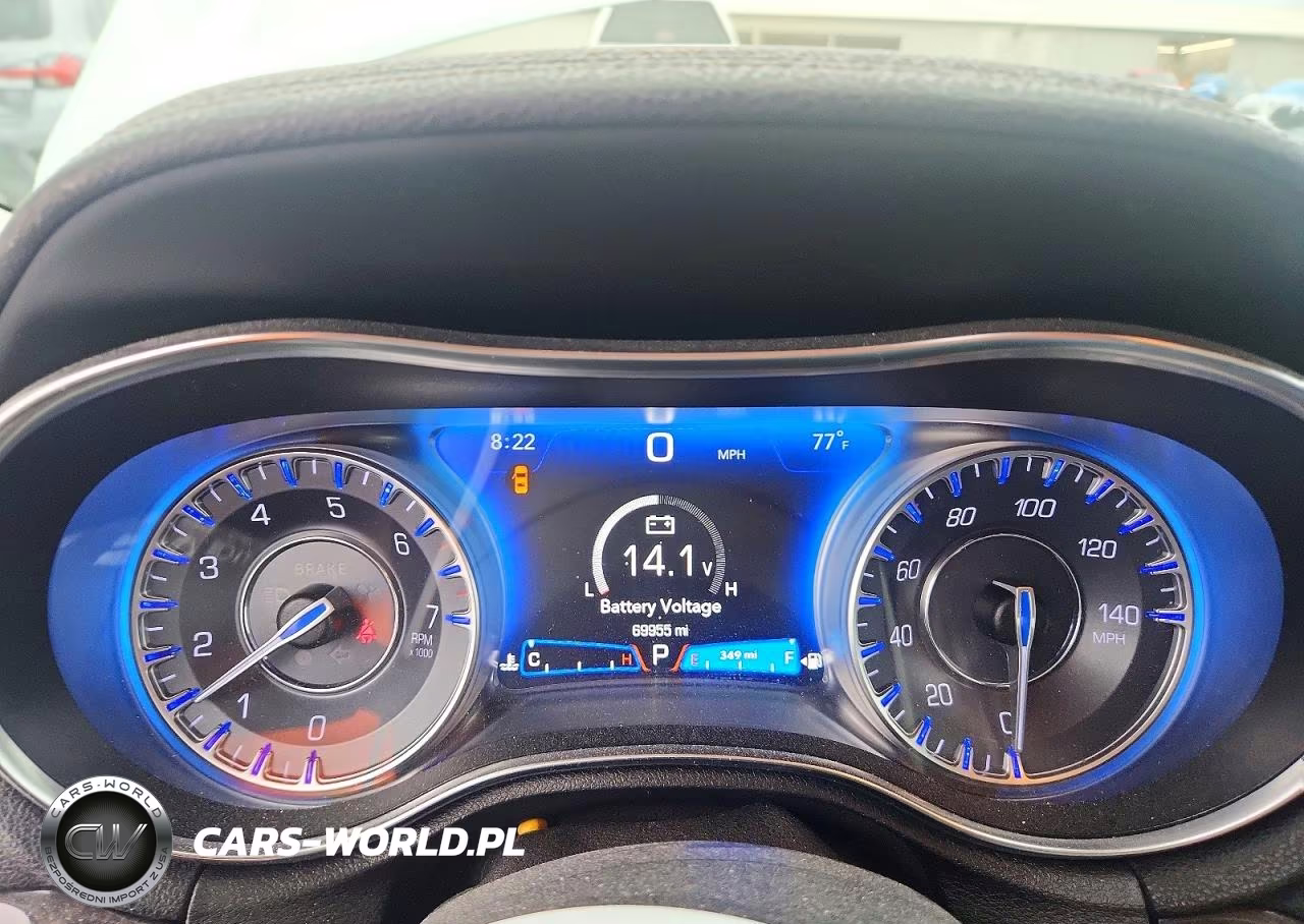 2020 Chrysler 300 Limited VIN:2C3CCAKGXLH142042 - 9