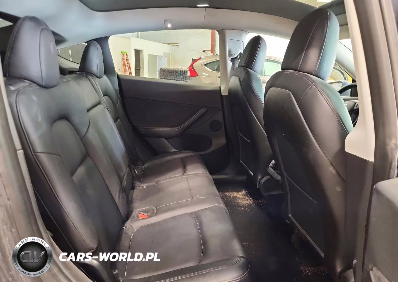 2020 Tesla Model Y VIN:5YJYGDEE7LF031519 - 10