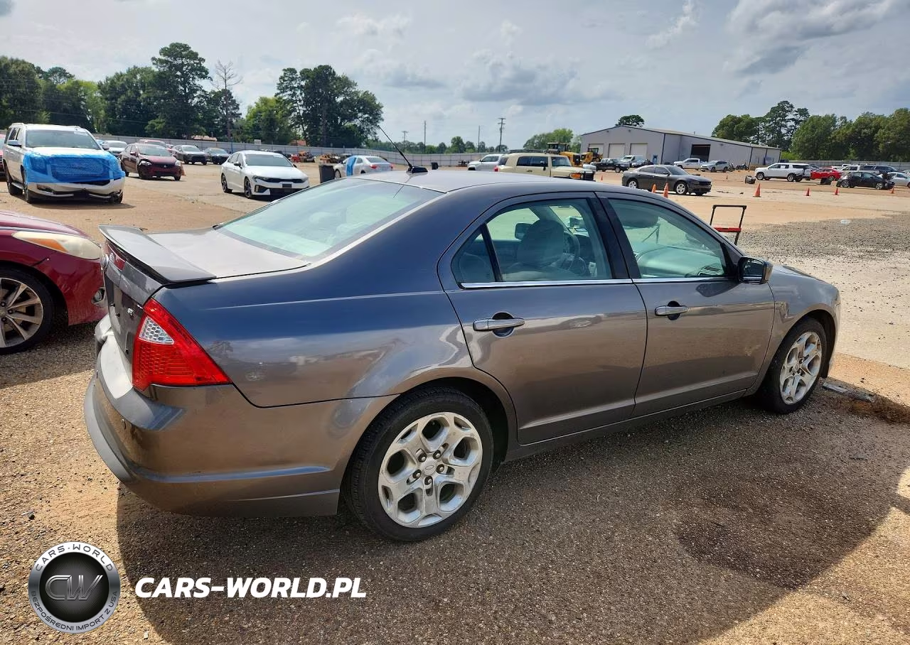 2010 Ford Fusion VIN:3FAHP0HA7AR371966 - 3