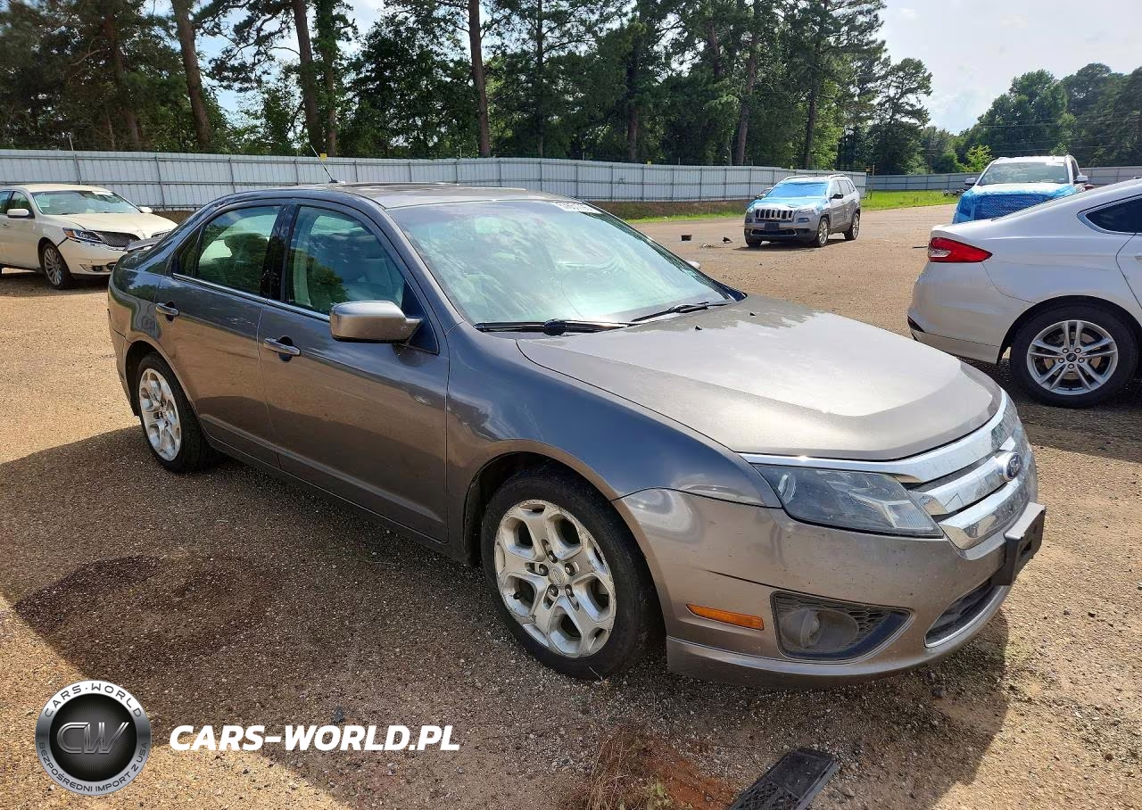 2010 Ford Fusion VIN:3FAHP0HA7AR371966 - 4