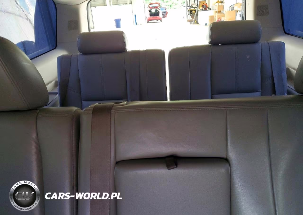 2011 Chevrolet Suburban K1500 Lt VIN:1GNSKJE3XBR111804 - 10
