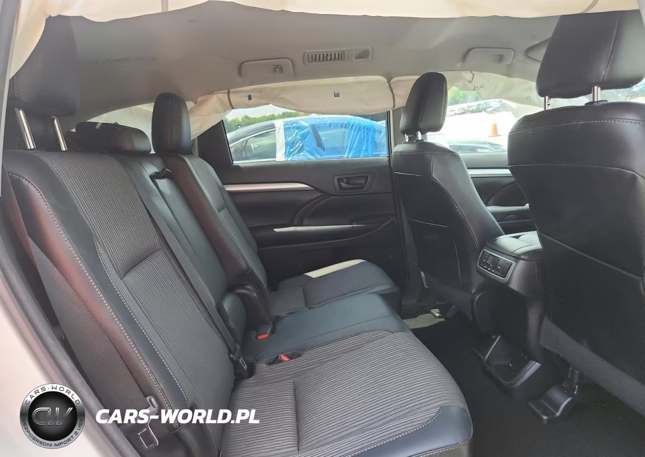 2018 Toyota Highlander Le Plus VIN:5TDZZRFH6JS269830 - 11