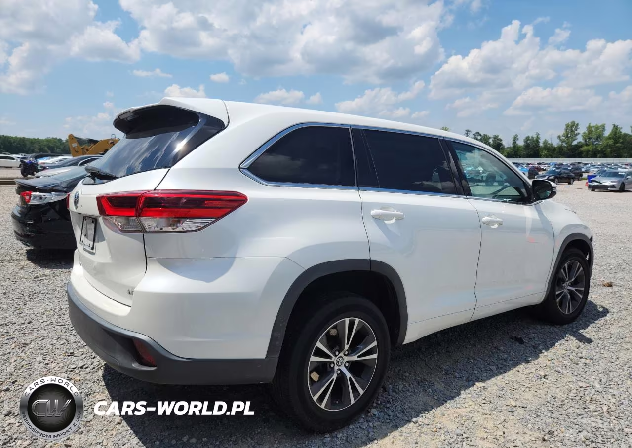 2018 Toyota Highlander Le Plus VIN:5TDZZRFH6JS269830 - 3