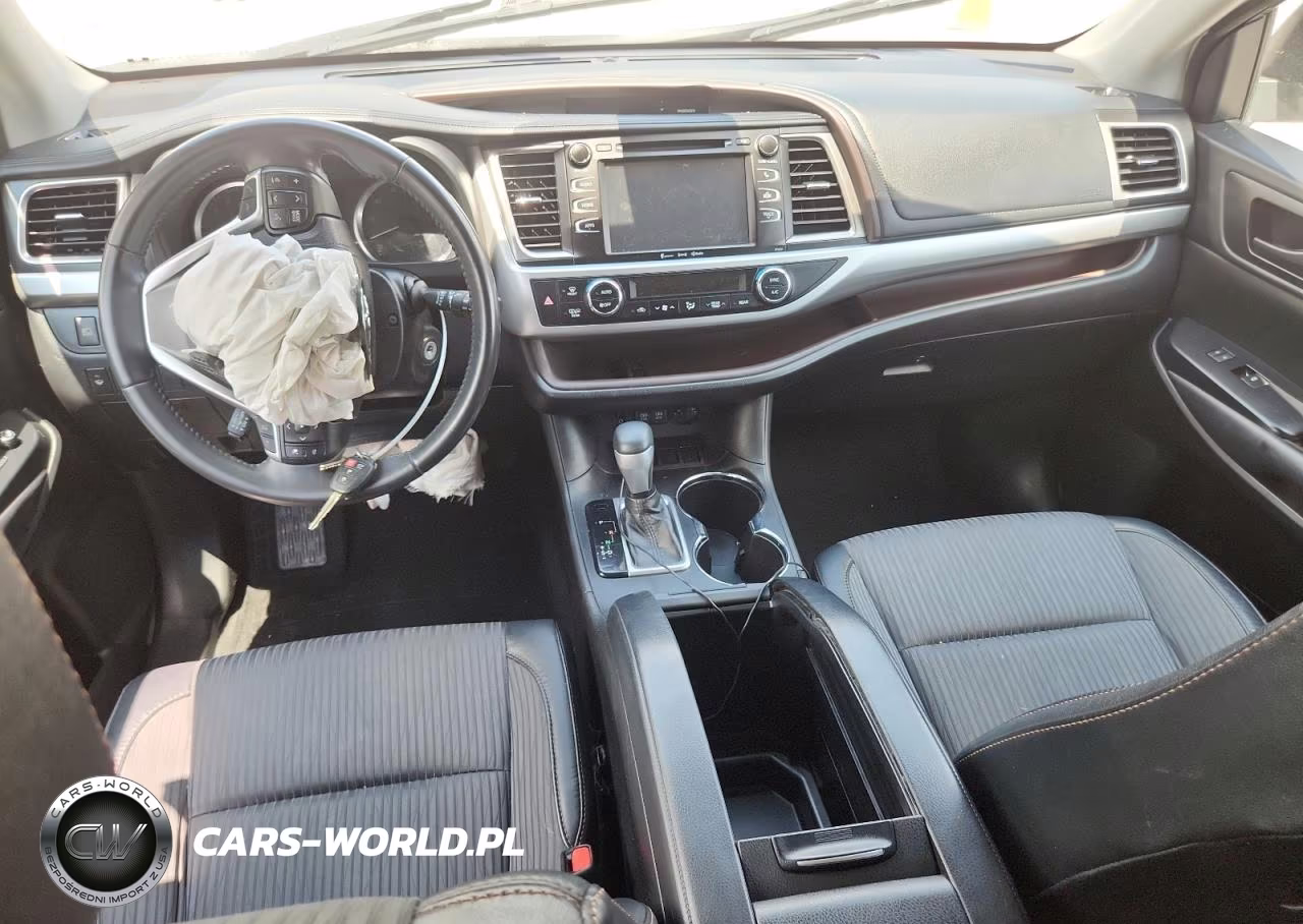 2018 Toyota Highlander Le Plus VIN:5TDZZRFH6JS269830 - 8