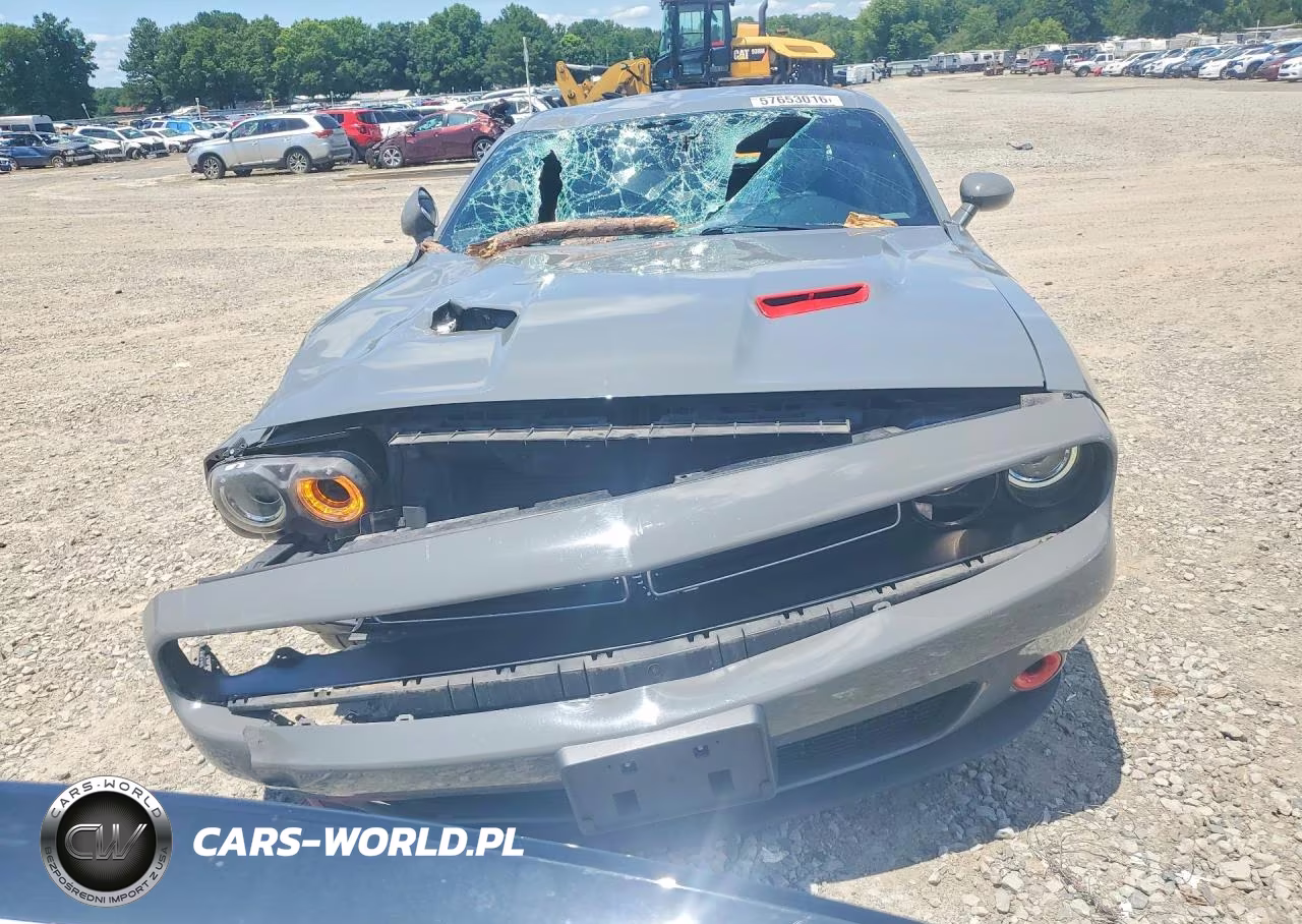 2018 Dodge Challenger Sxt VIN:2C3CDZAG6JH317574 - 5