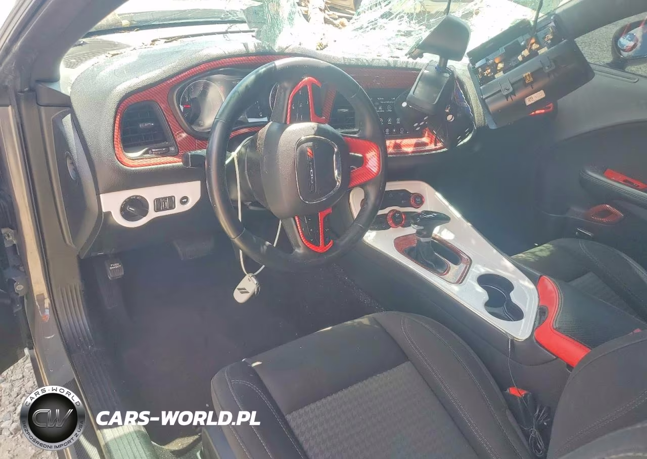 2018 Dodge Challenger Sxt VIN:2C3CDZAG6JH317574 - 8