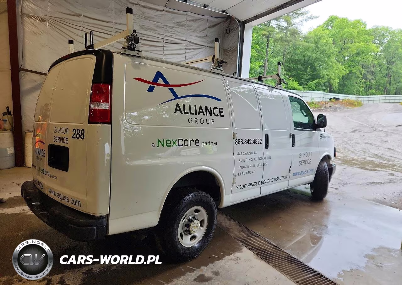 2024 Chevrolet Express G2500 VIN:1GCWGAF70R1177722 - 3