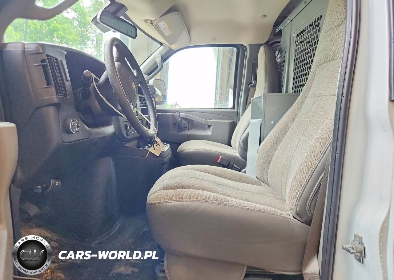 2024 Chevrolet Express G2500 VIN:1GCWGAF70R1177722 - 7
