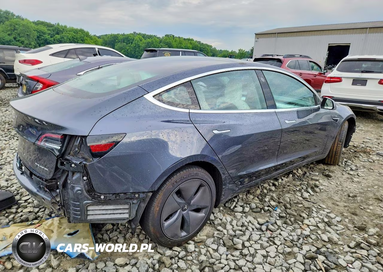 2018 Tesla Model 3 VIN:5YJ3E1EB9JF056021 - 3