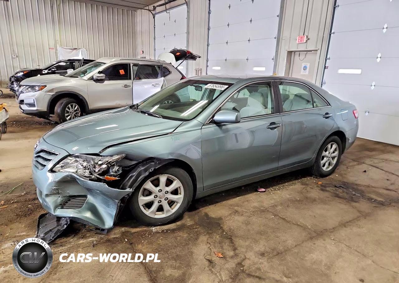 2011 Toyota Camry Le – zdjęcie 1 z 12