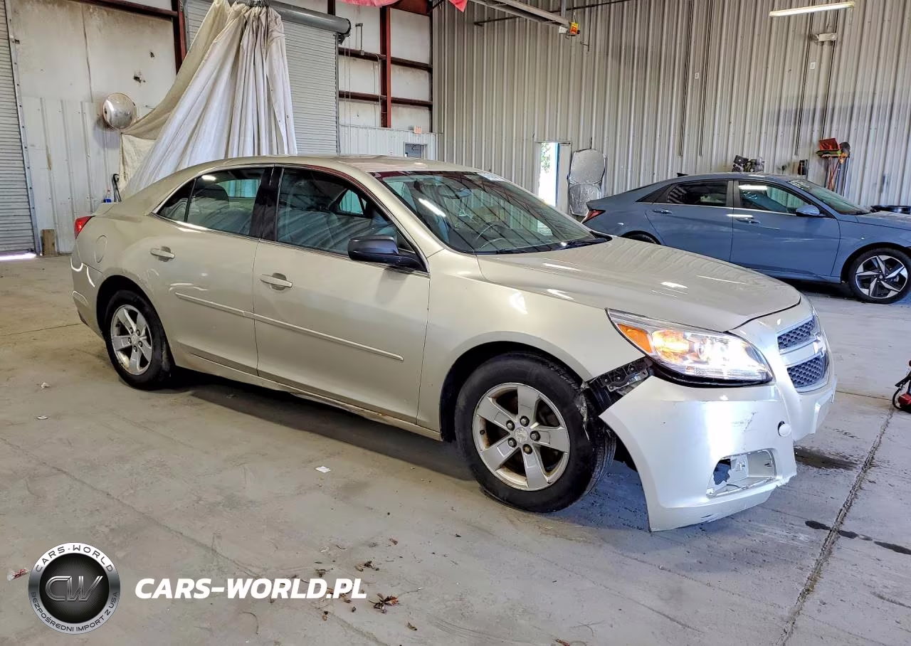2014 Chevrolet Malibu Ls VIN:1G11B5SLXEF111526 - 4