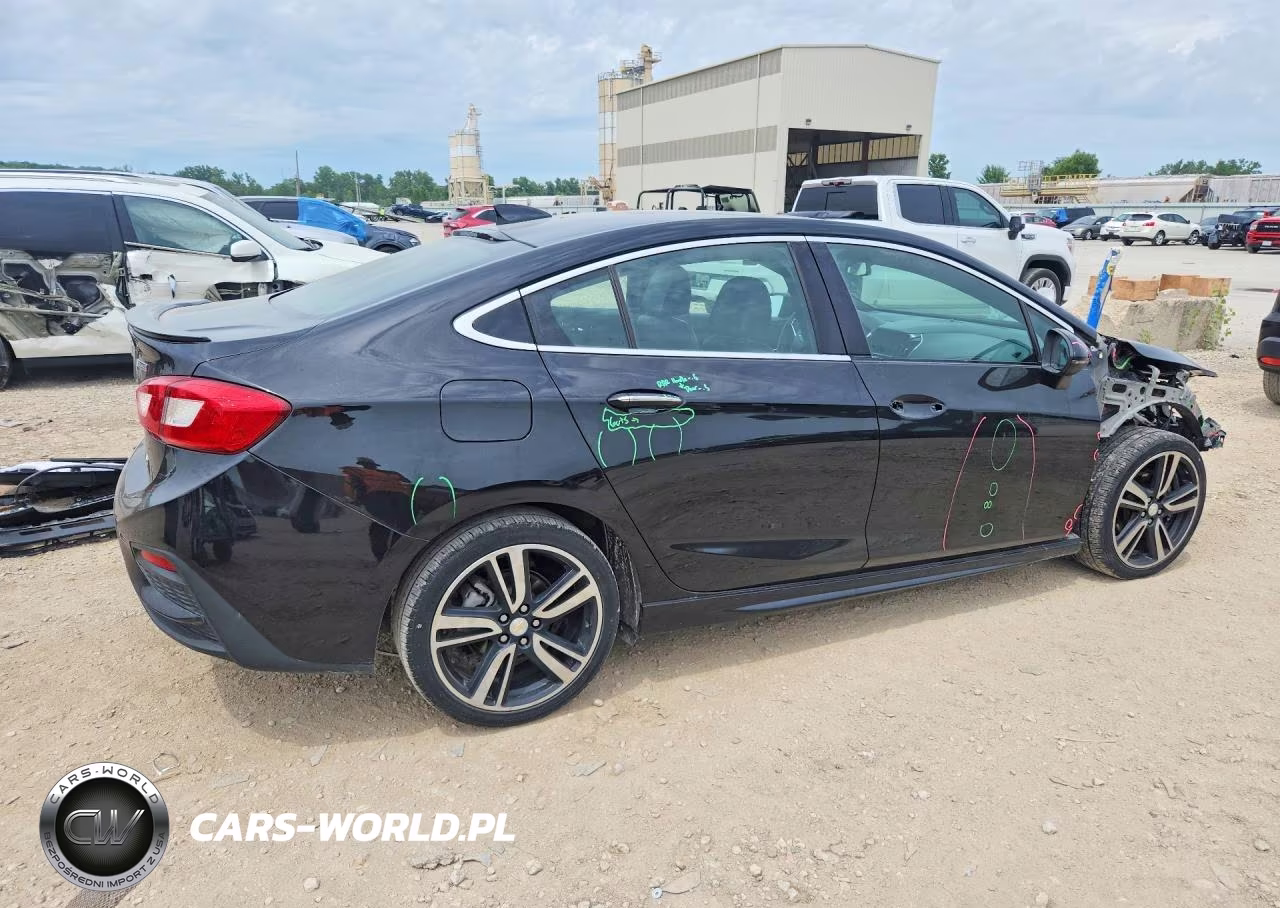 2018 Chevrolet Cruze Premier VIN:1G1BF5SM7J7198386 - 3