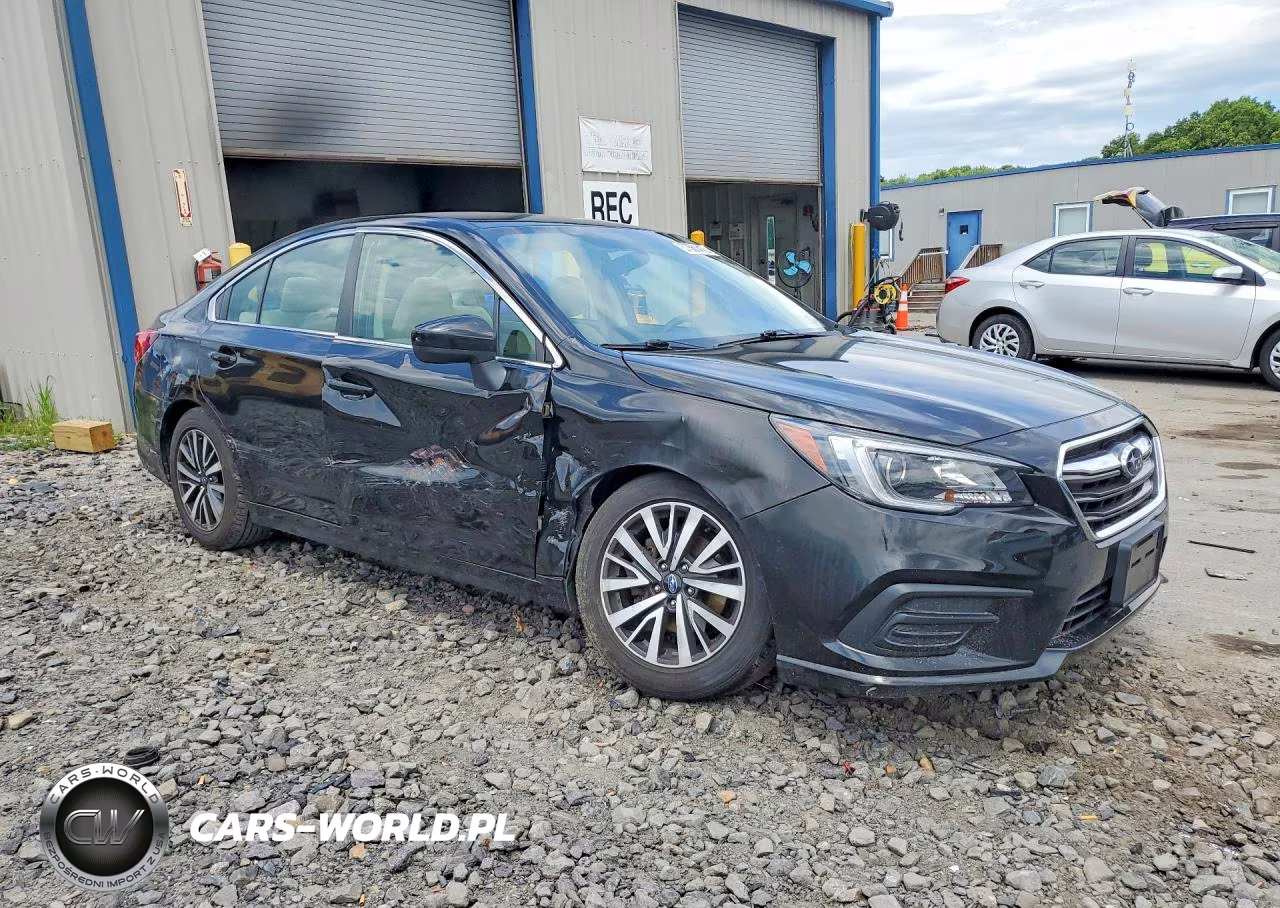 2018 Subaru Legacy 2.5I Premium VIN:4S3BNAC68J3032890 - 4