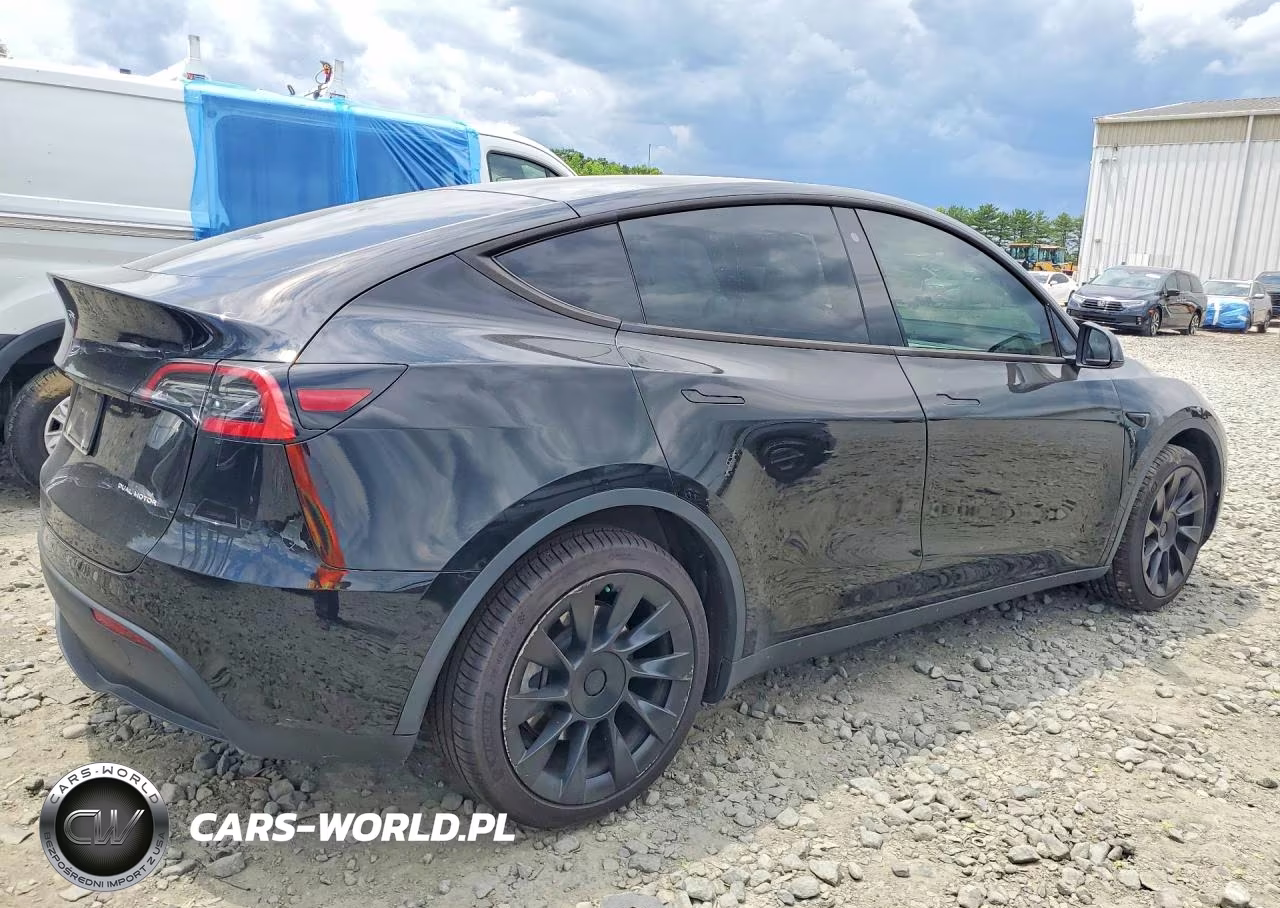 2020 Tesla Model Y VIN:5YJYGDEE4LF046480 - 3