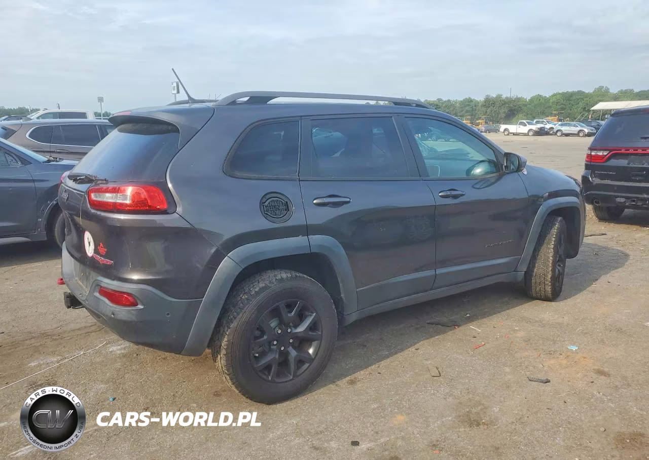 2015 Jeep Cherokee Trailhawk VIN:1C4PJMBS1FW615888 - 3