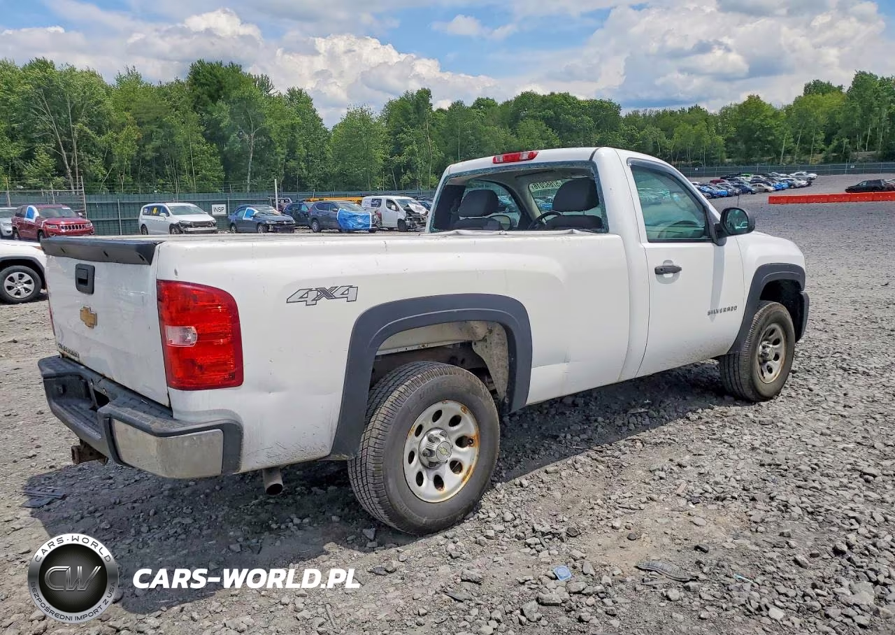 2013 Chevrolet Silverado K1500 VIN:1GCNKPEA2DZ280225 - 3