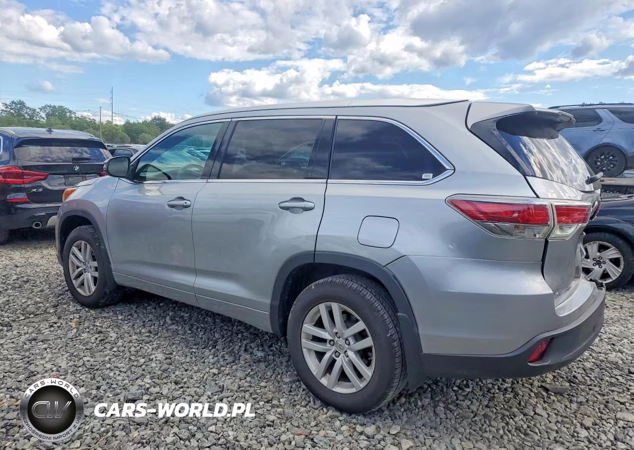 2015 Toyota Highlander Le VIN:5TDBKRFH2FS165249 - 2